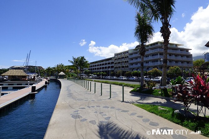 Papeete Walking Tour - Tahiti - Mairie de Papeete and the story behind the architecture