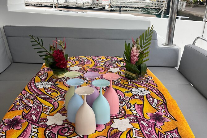 Polynesian atmosphere in Bora Bora Lagoon, Tapas and Cocktail - Who will enjoy the Manava most?