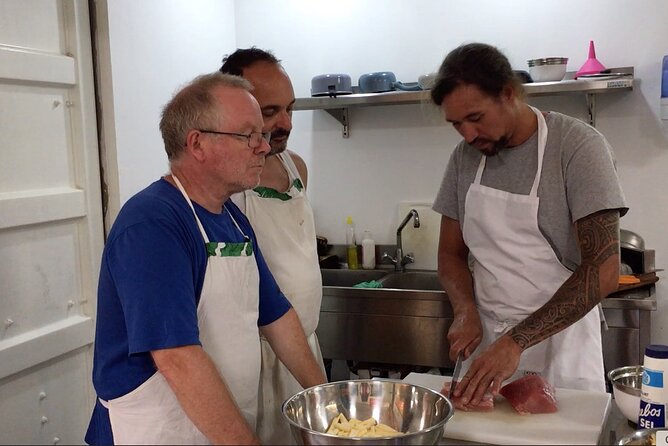 Polynesian culinary experience - Cooking in Moorea’s Paopao Valley