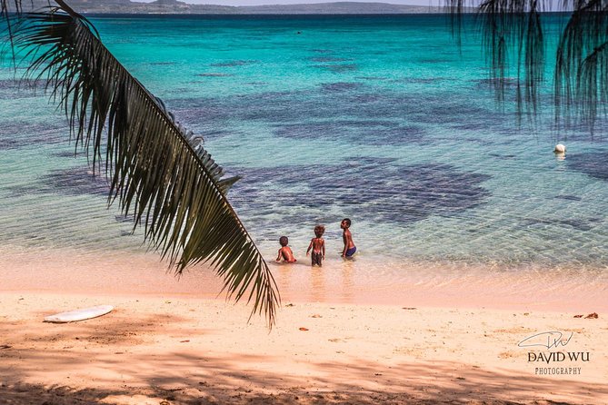 Port Vila Shuttle Airport Transfer to Port Vila Hotel - Commentary that helps you get your bearings