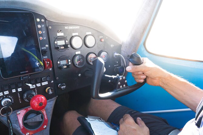 Private 30-minute flight downwind of Huahine - Timing, weather, and practical planning