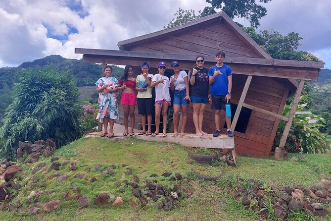 Private and guided visit to Mystery House Raiatea - Gérard, the Guide and Inventor