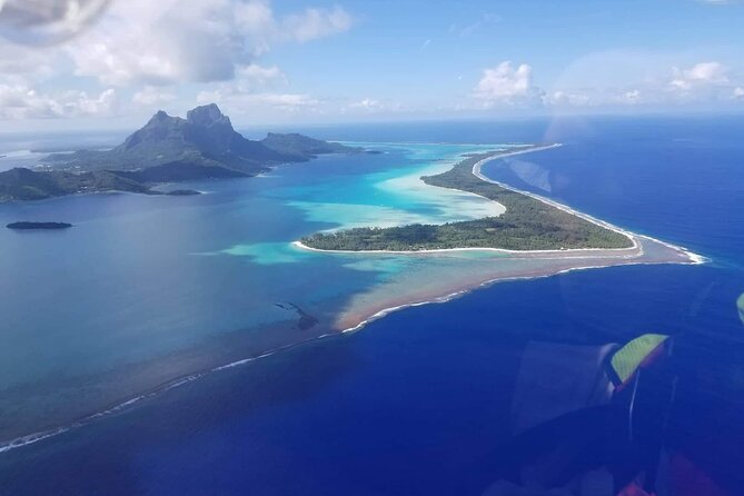 Private flight, in a light plane over the Polynesian motus from Raiatea - Why a private light plane changes the experience