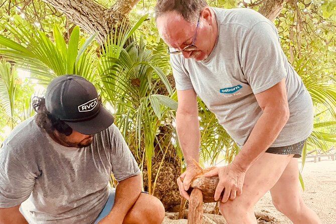 Private Full Day Lagoon Safari and Lunch on a Motu in Bora Bora - What the guides add to the day