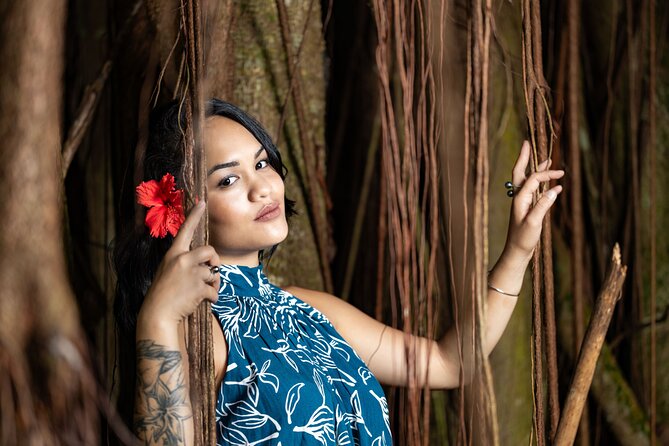 Private Photo Session on The Island of Moorea - How the photographer directs the session