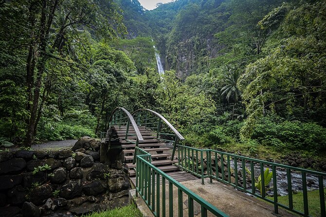 Private : Tahiti Museum & Circle Island Tour, Afternoon Tour (5h) - Faarumai Waterfalls, the tour’s most active stop