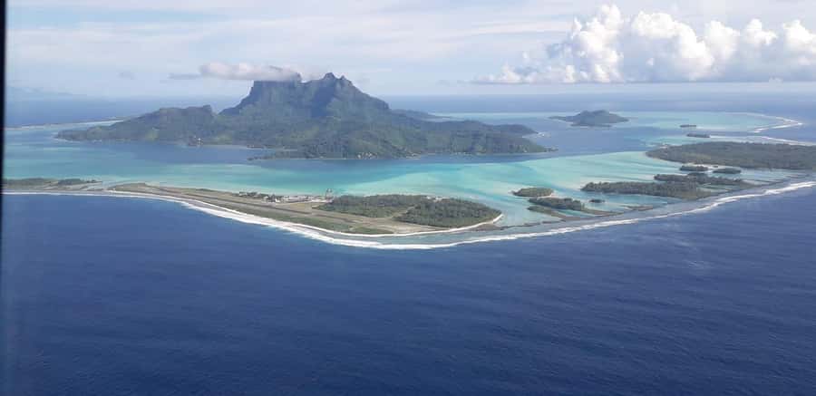 Raiatea: Bora Bora and Taha'a Private Scenic Flight one hour - Who will get the most from this flight?