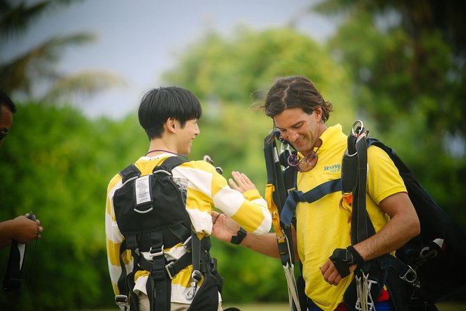 Skydive Fiji Legend 13000ft Tandem Jump (60 seconds free fall) - A 13,000-foot tandem jump and long freefall