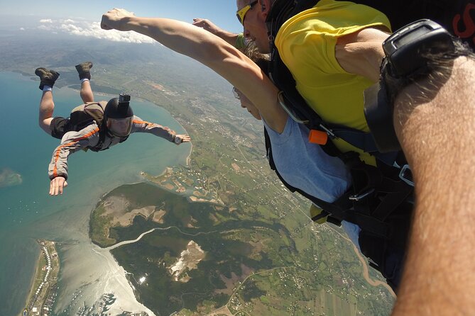 Skydive Fiji Legend 13000ft Tandem Jump (60 seconds free fall) - Who will enjoy this most