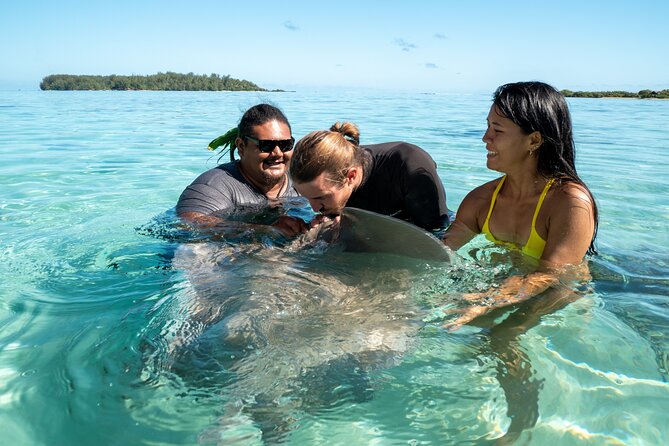Snorkeling excursion and encounter with marine fauna in Moorea - Why this six-hour boat trip feels different