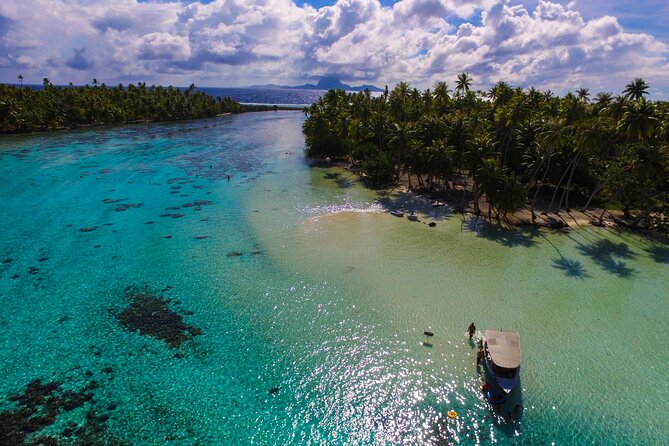 Tahaa Lagoon Tour -Departure Raiatea-Small groups (max 12 p) - Guides, music, and the feel of a small boat