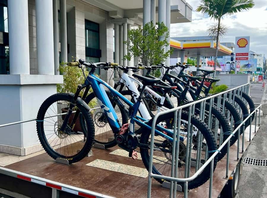 Tahiti E-bike, mtb, vtt Tour with Swimming and Lunch - Riding into the Titaaviri Valley