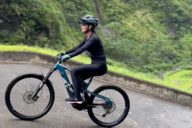 Tahiti excursion adventure circuit MTB MTB E-Bike private valley - The climb into Titaaviri Valley