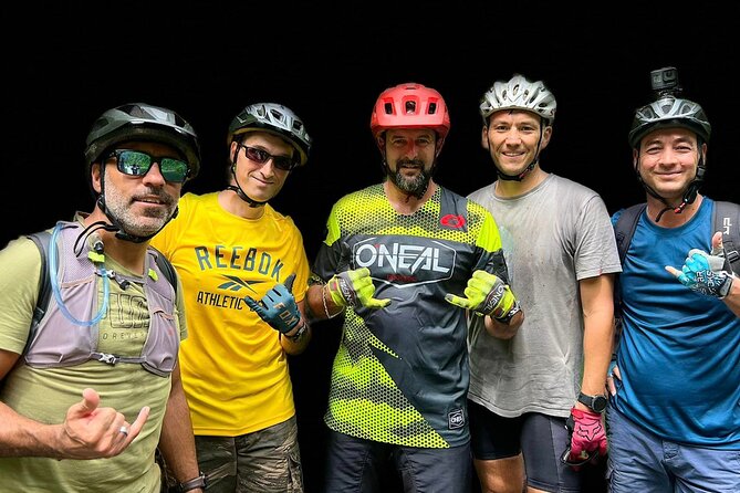 Tahiti excursion adventure circuit MTB MTB E-Bike private valley - Cooling off at Bassin du Roi