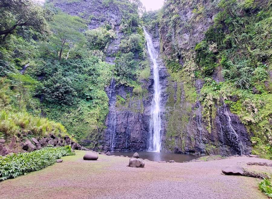 Tahiti Private Half Day Tour. Nature, history and culture - Mara’a Grotto: a short, cool pause