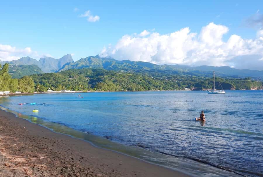 Tahiti Private Half Day Tour. Nature, history and culture - Taharuu Beach and the feel of volcanic Tahiti