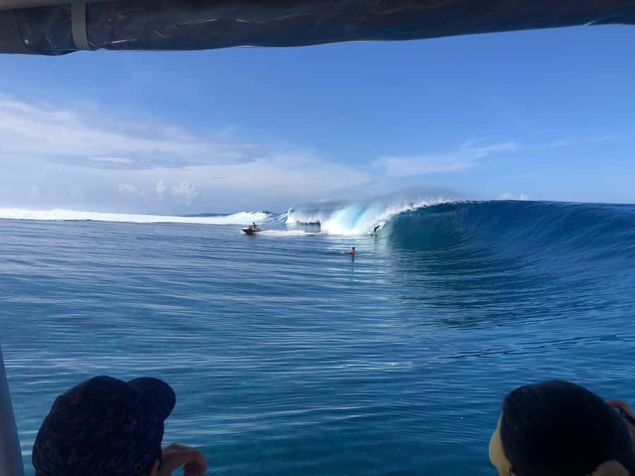 Tahiti: Teahupoo Wave Watching Tour - Through the lagoon and out toward the break