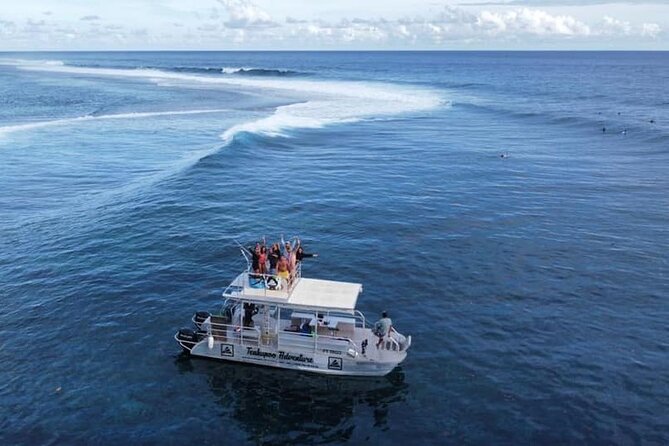 Taxi Boat to Watch the Teahupoo International Surfing Competition - How close can the boat get?