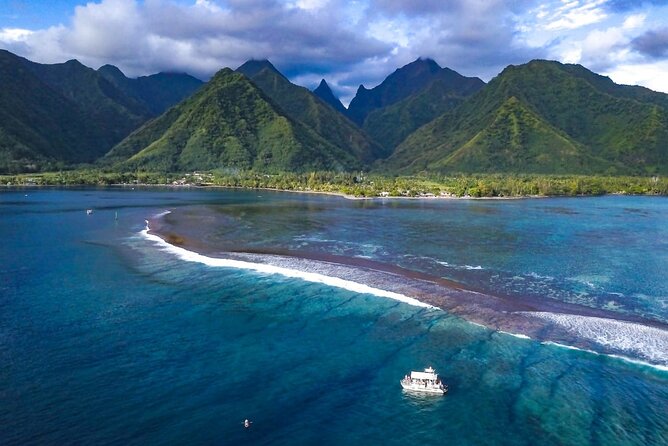 Teahupoo Wave Watching - Why Teahupoo is worth seeing from a boat