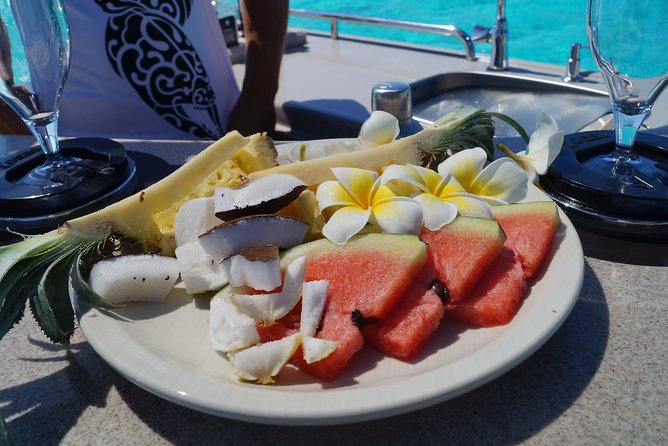 Toa Boat Bora Bora Private Lagoon tour with Lunch on Entertainer Bar Boat - Polynesian stories between the swim stops
