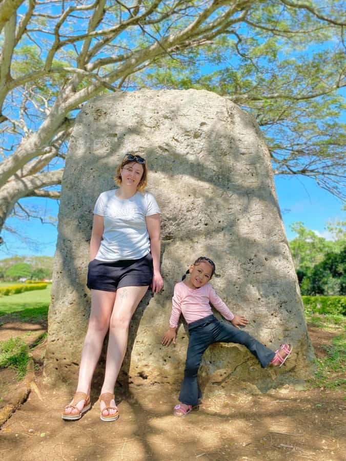Tongatapu: 3-Hour East Coast and Anahulu Cave Tour - Maka Fa’akinanga and the throwing stones