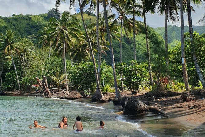 Tour Tahiti in Private - Vaipahi Water Gardens: tropical plants and a waterfall