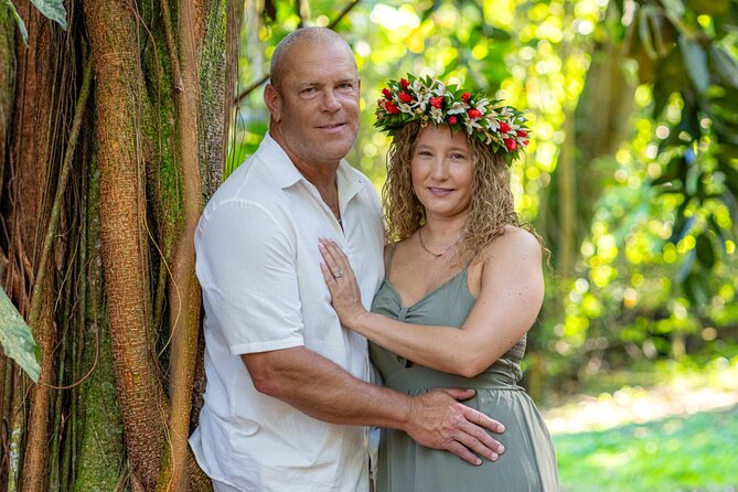 Unique photo shoot in the heart DE Moorea: Beach & mountain combo - Cook’s Bay closes the coastal circuit