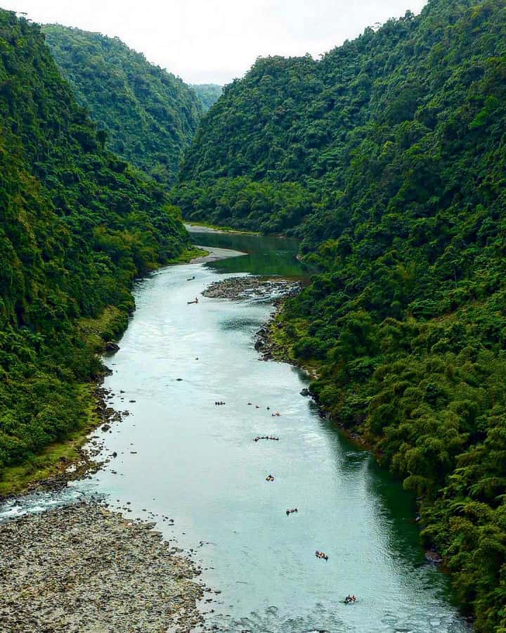 Viti Levu: River Tubing in Fiji - A remote village and a useful cultural pause
