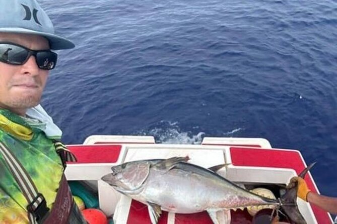 Wholesale Fishing in Poti Marara at Tahiti Teahupoo Peninsula - Who will enjoy this most