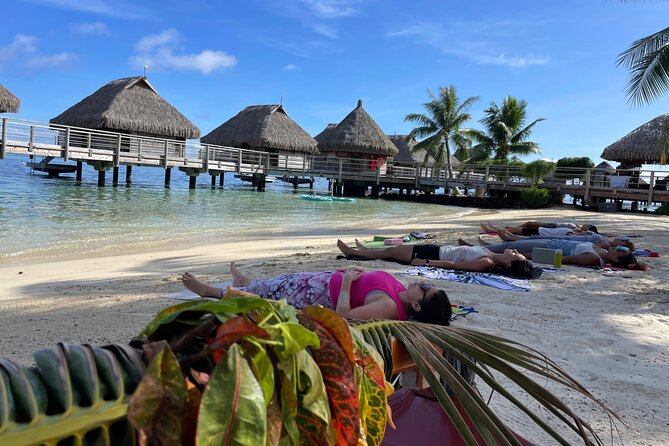 Yoga on the paradise beach of Manava Moorea - Cindy’s teaching style and group atmosphere